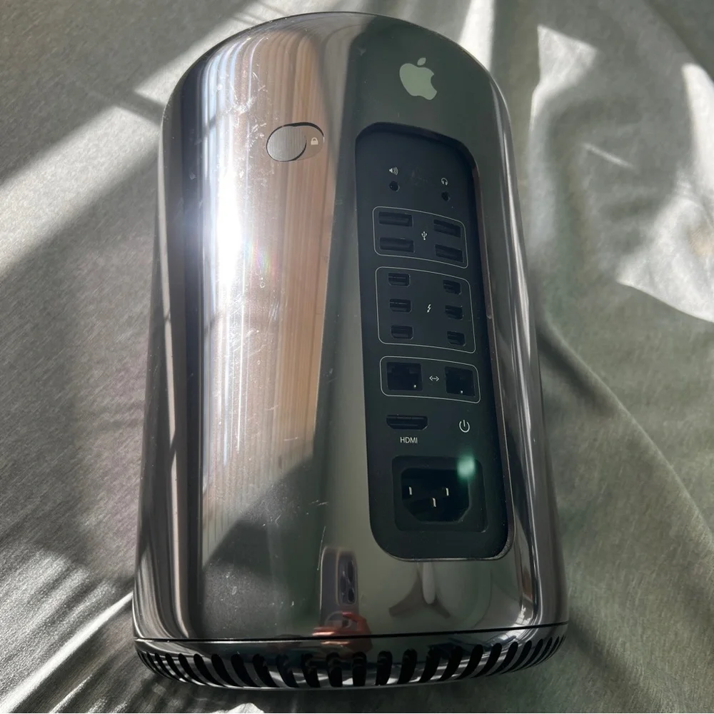 Apple Mac Pro 2018 Cylinder Desktop iMac 12-Core 128GB 8TB AMD D700 5K CUSTOMIZE